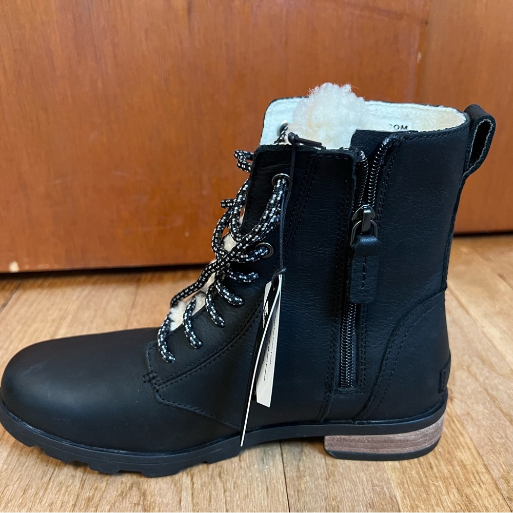 Sorel EMELIE™ SHORT LACE COZY BOOT Black New Sz 8